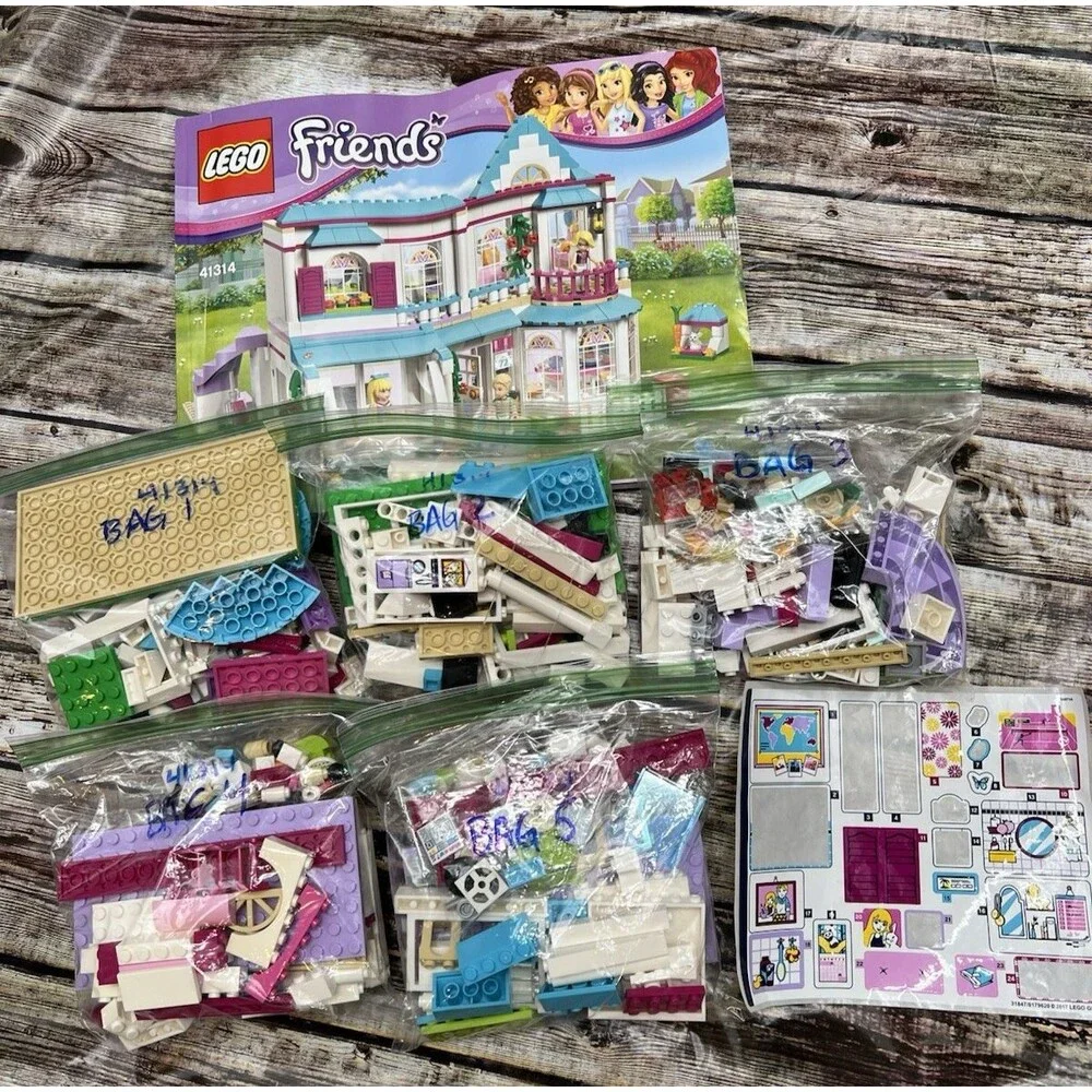 LEGO Friends Stephanie's House 41314 Set 622 Pieces Ages 6-12 Missing 2 Minifigs